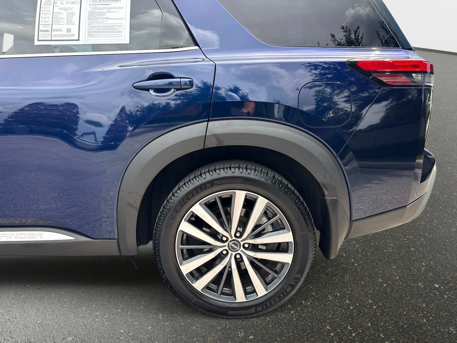 Used 2022 Nissan Pathfinder Platinum w/ Cargo Package AWD/4WD image 10