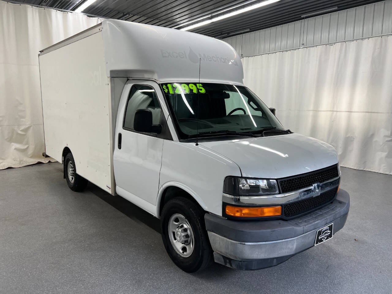 Used 2018 Chevrolet Express 3500 w/ Power Convenience Package RWD image 2