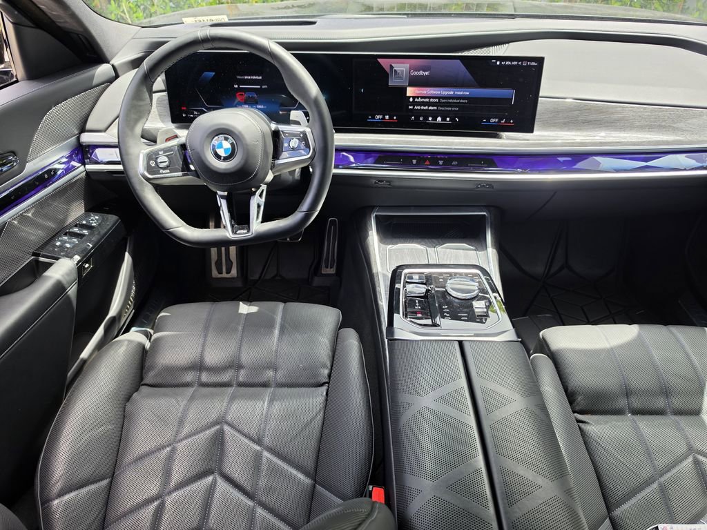 Used 2023 BMW 760i xDrive w/ Executive Package image 15