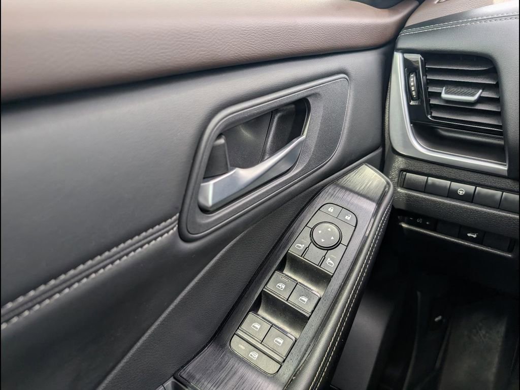 Used 2022 Nissan Rogue SV w/ SV Premium Package FWD image 20
