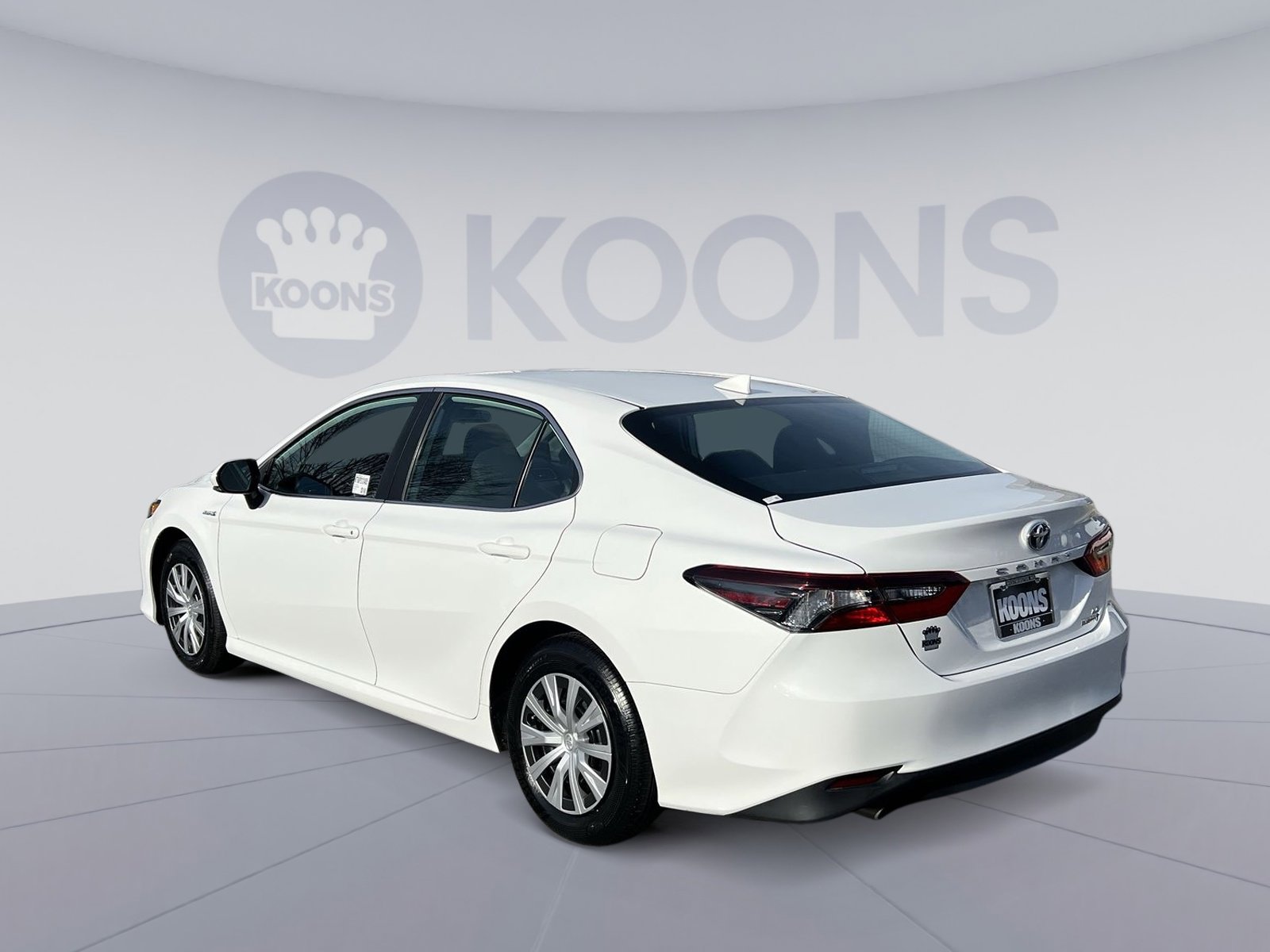 Used 2021 Toyota Camry LE image 4