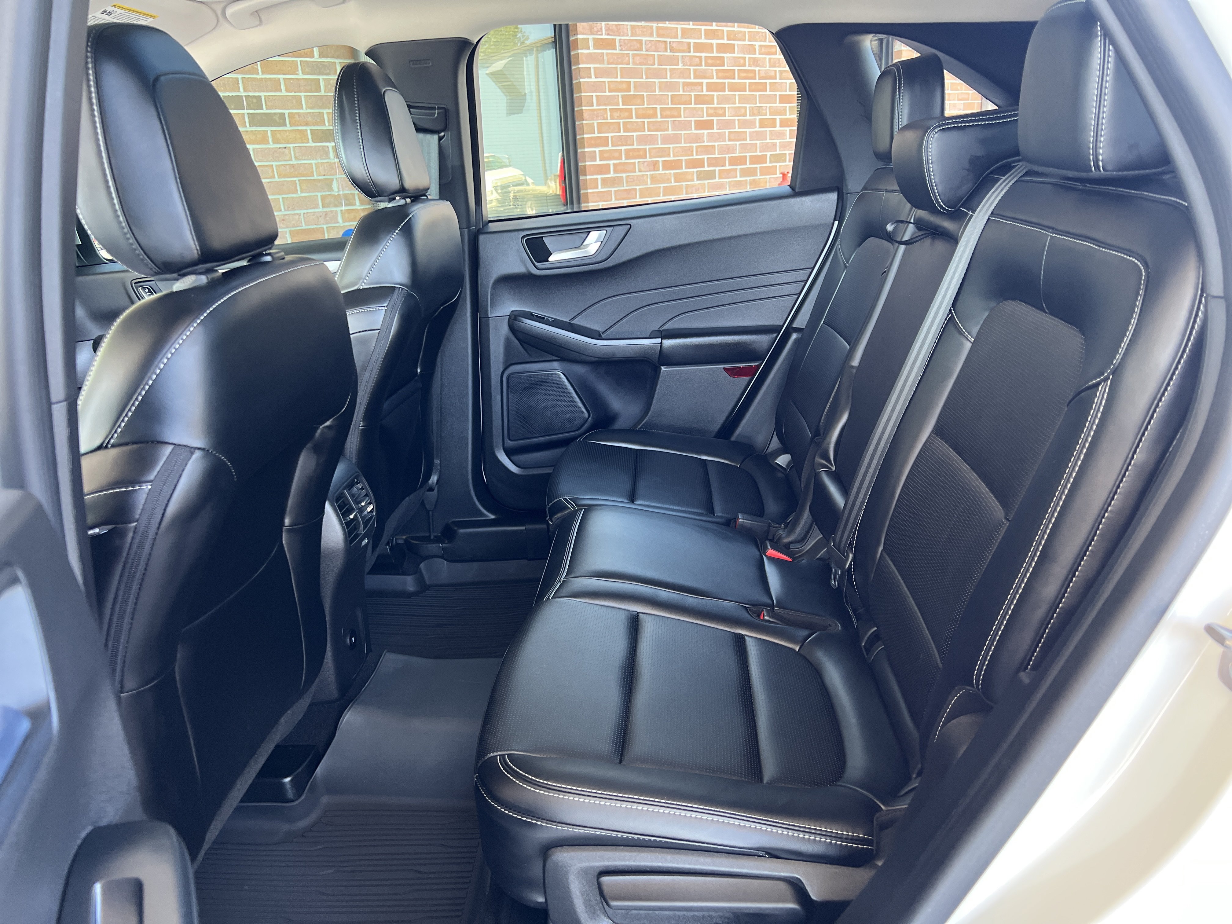 Used 2023 Ford Escape Platinum AWD/4WD image 18