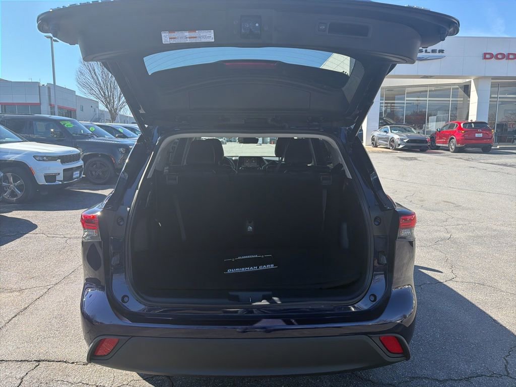 Used 2021 Toyota Highlander XLE image 11