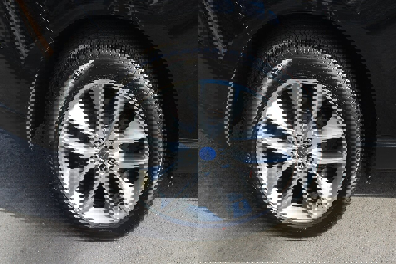 Used 2017 Ford Edge Titanium w/ Equipment Group 301A AWD/4WD image 24