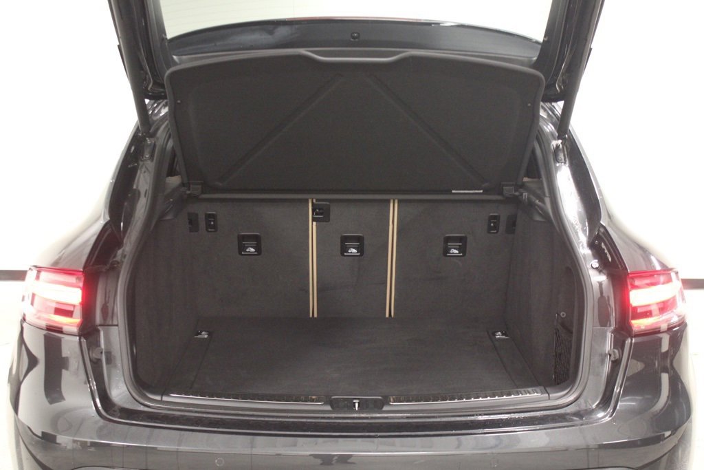 Certified 2022 Porsche Macan image 34