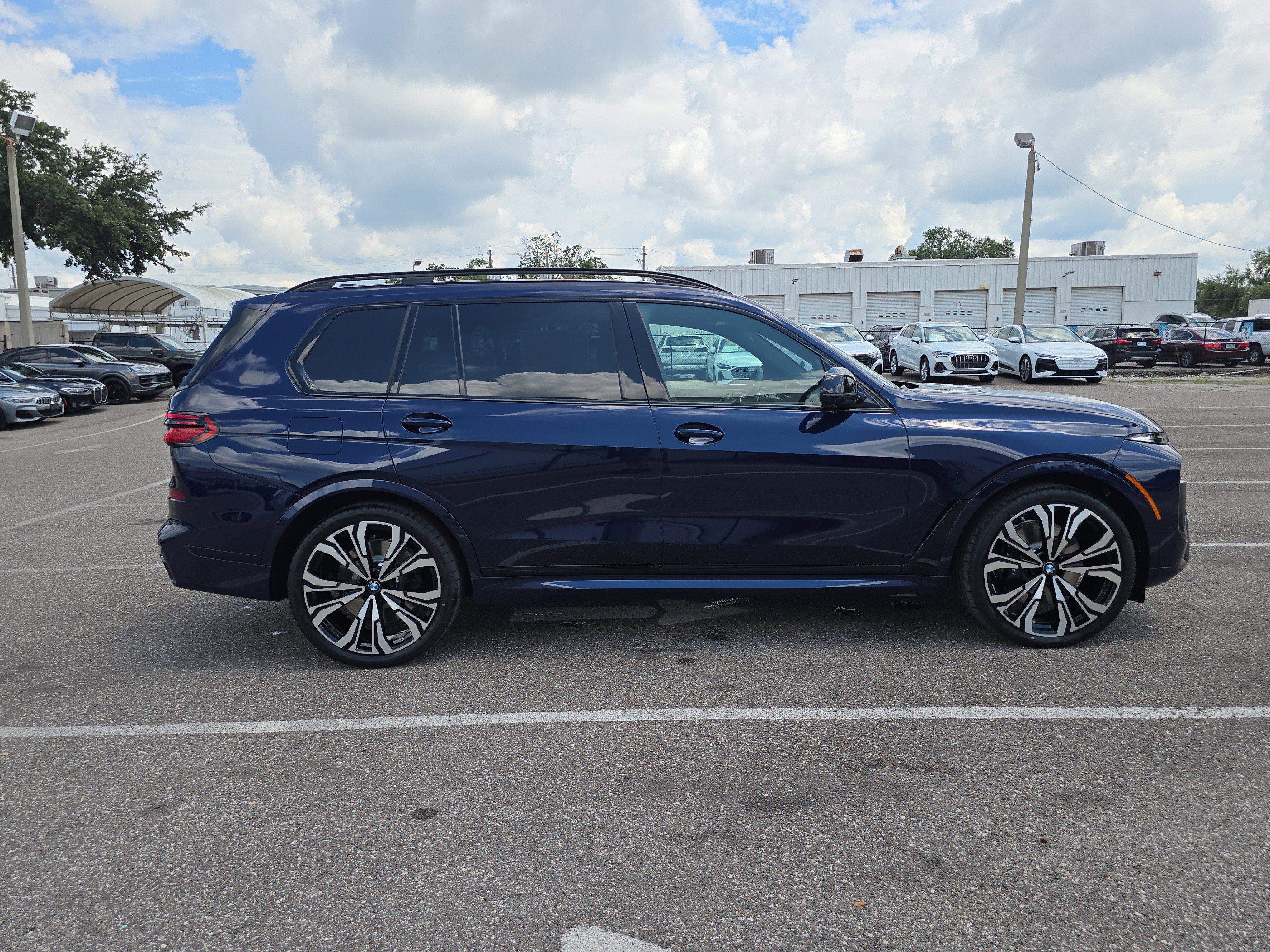 New 2026 BMW X7 M60i image 4
