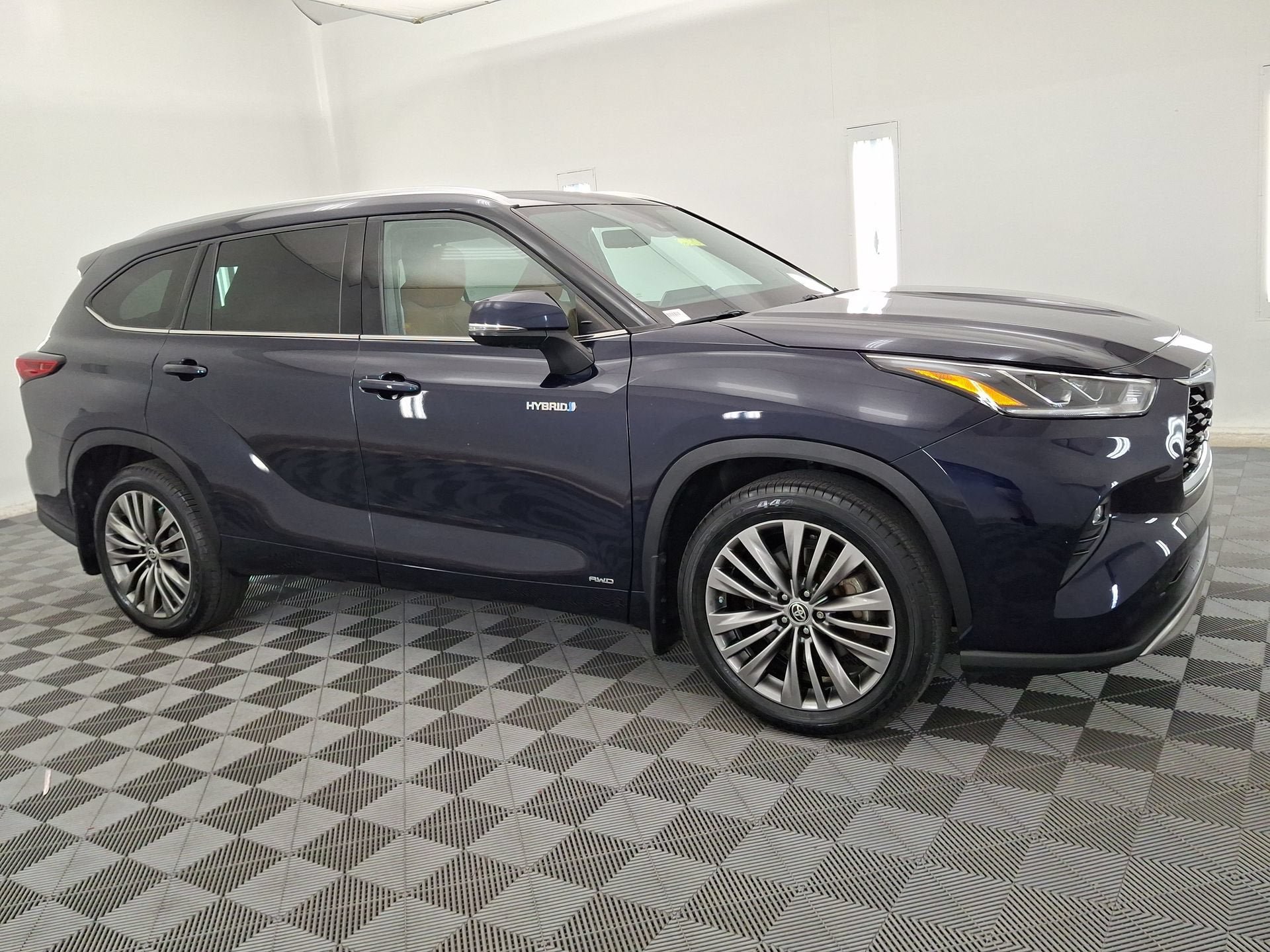 Certified 2020 Toyota Highlander Platinum AWD/4WD image 26