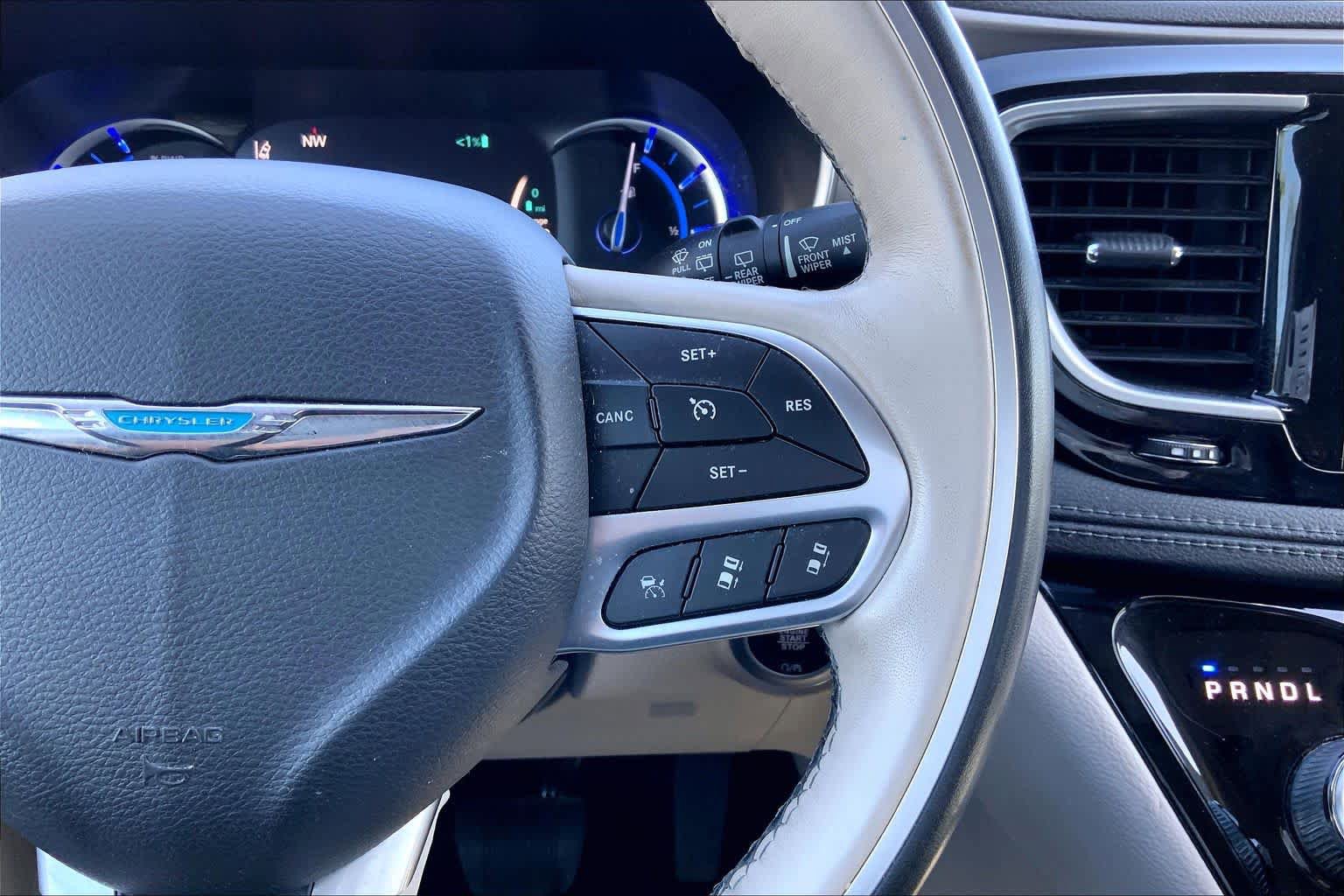 Used 2019 Chrysler Pacifica Limited w/ Advanced Safetytec Group FWD image 24