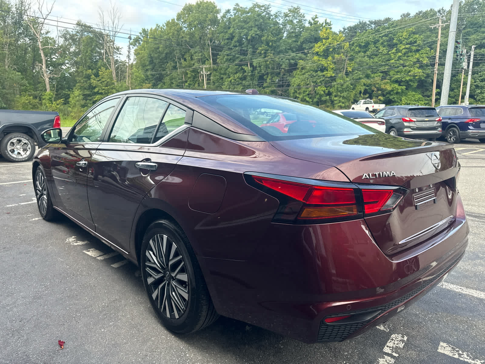 Used 2024 Nissan Altima 2.5 SV FWD image 6