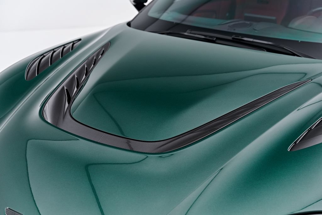 Used 2023 Aston Martin DBS Coupe RWD image 26