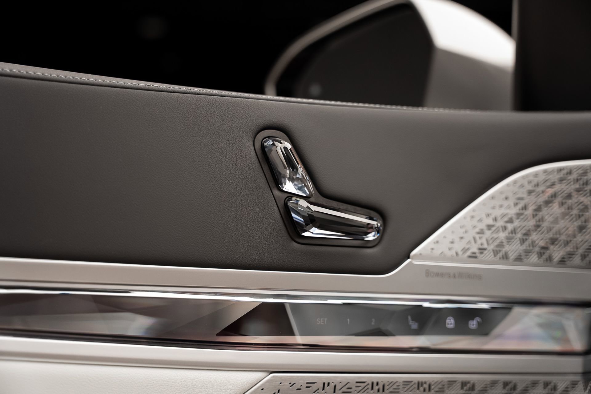 Used 2023 BMW i7 xDrive60 w/ Executive Package 2 image 54