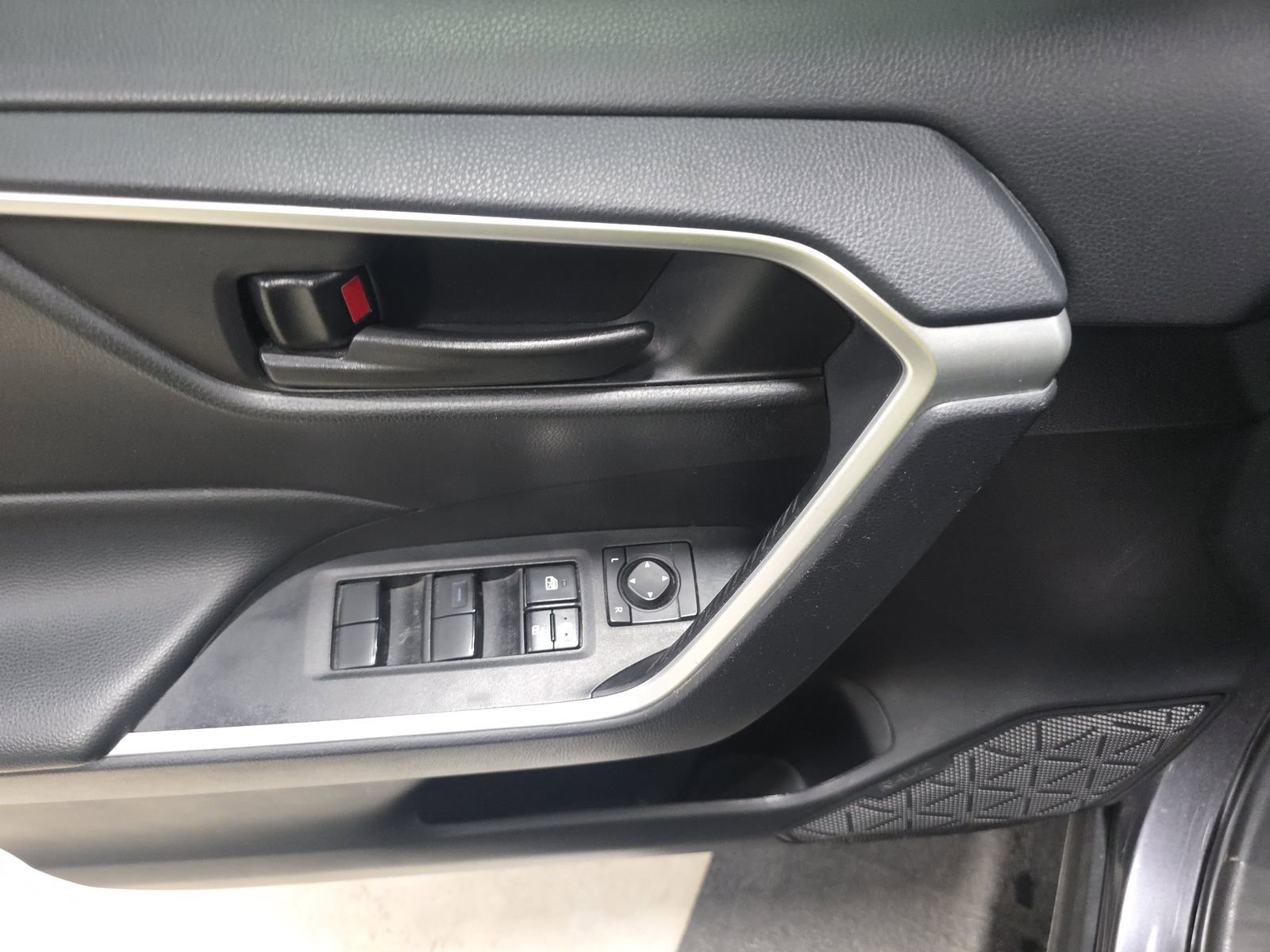 Used 2024 Toyota RAV4 LE image 8