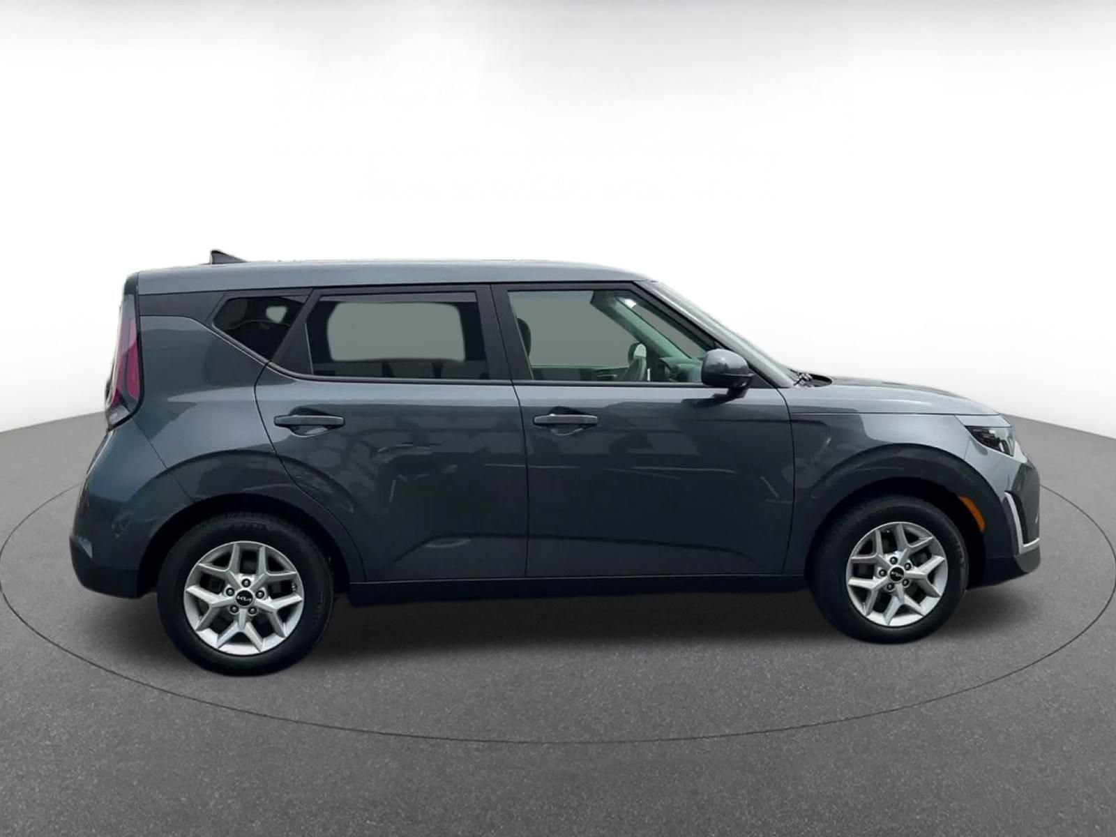 Used 2025 Kia Soul LX w/ LX Technology Package FWD image 13