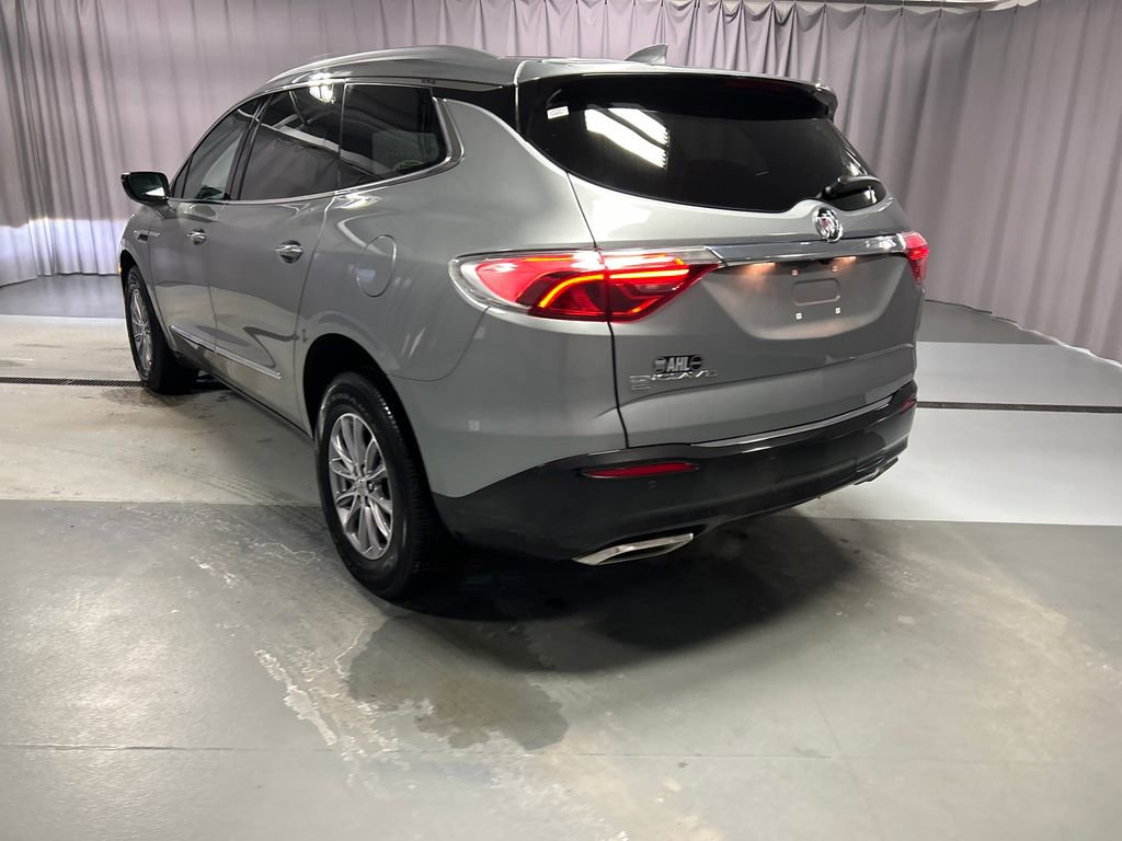 Used 2024 Buick Enclave Essence image 5