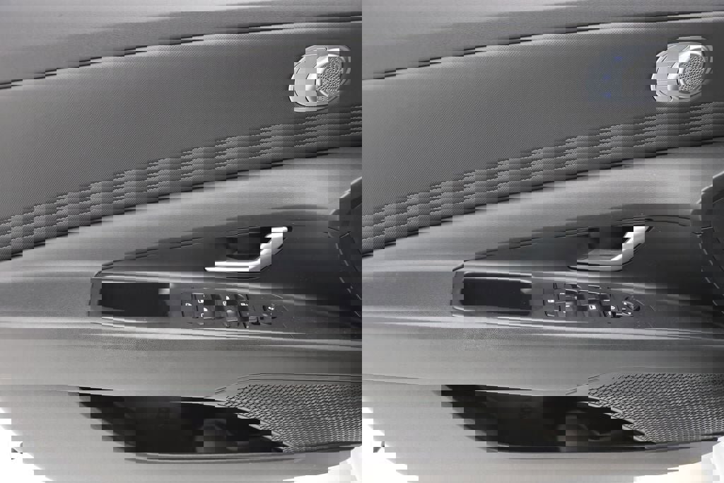 Used 2023 Hyundai Elantra Limited image 14