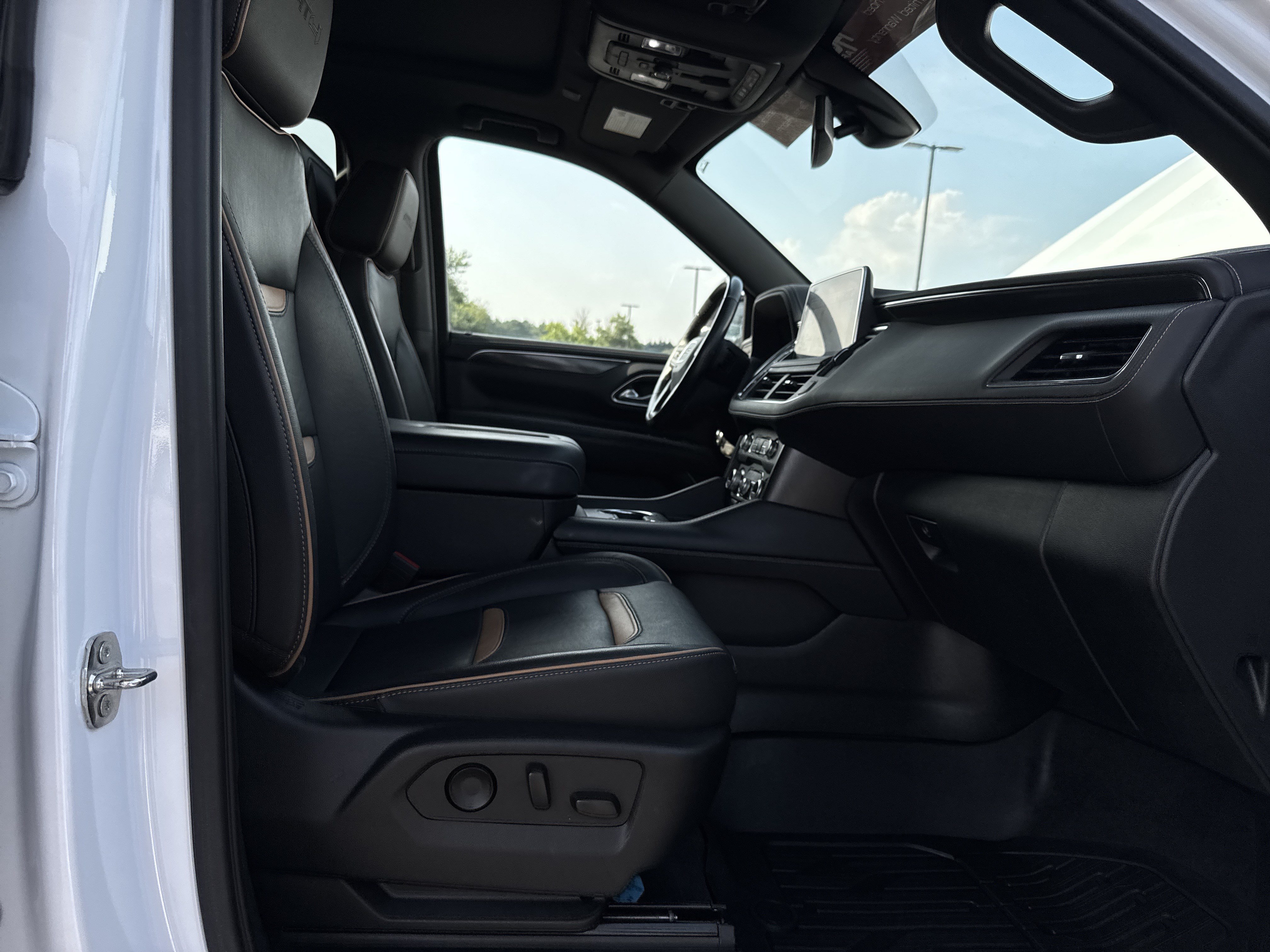 Used 2021 GMC Yukon XL AT4 w/ Rear Media and Nav Package AWD/4WD image 36