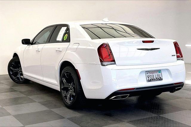 Used 2023 Chrysler 300 Touring w/ Sport Appearance Package RWD image 10