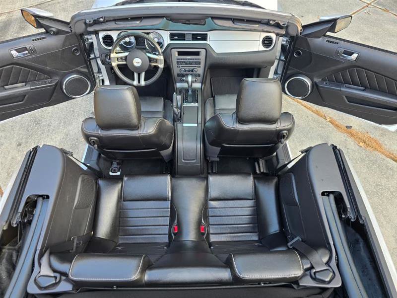Used 2010 Ford Mustang Convertible image 21