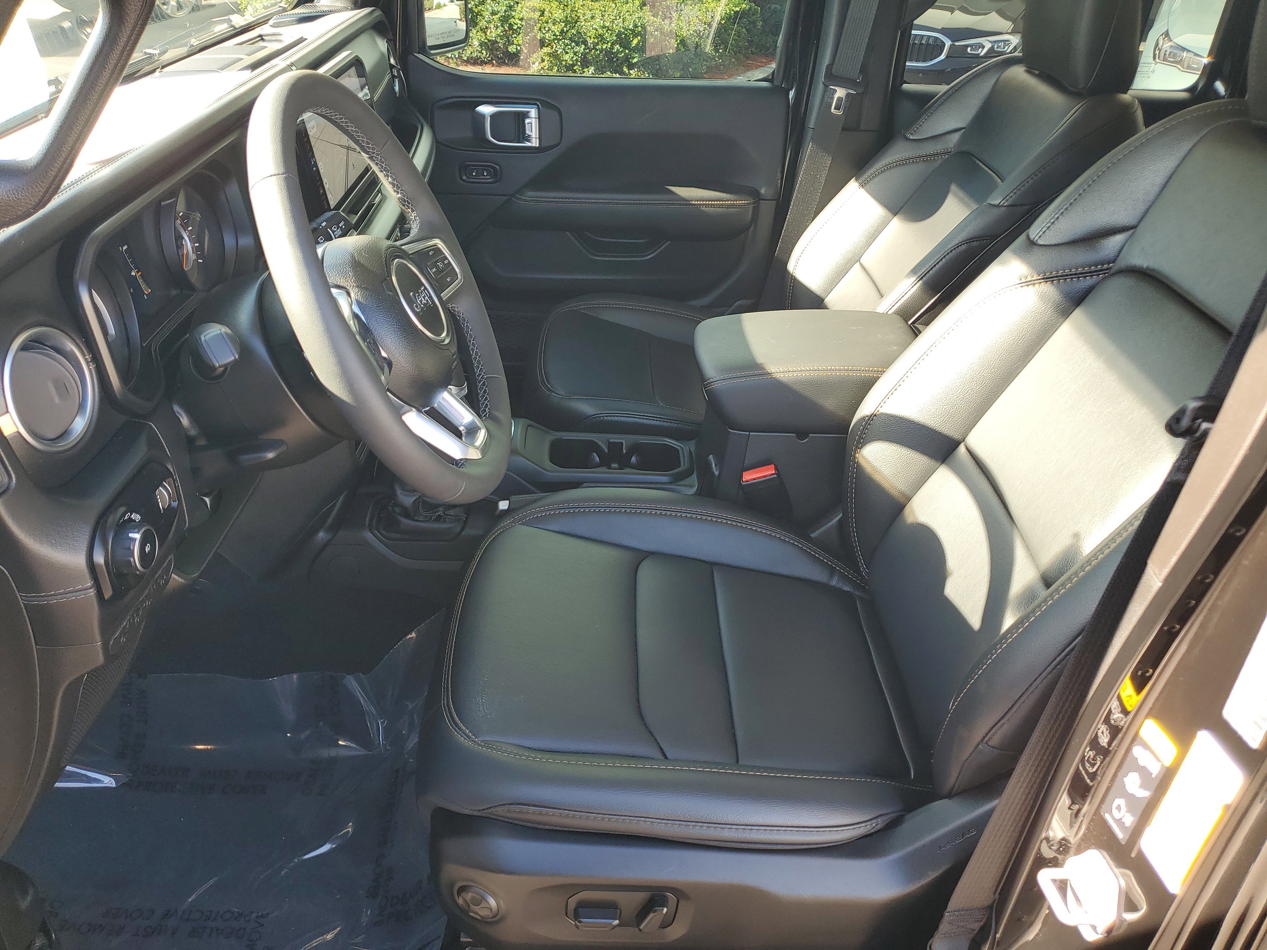 Used 2025 Jeep Wrangler Sahara image 20