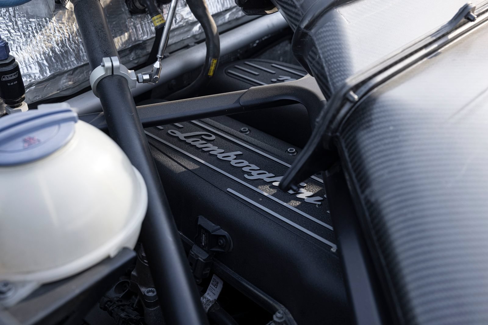 Used 2022 Lamborghini Huracan EVO RWD image 23