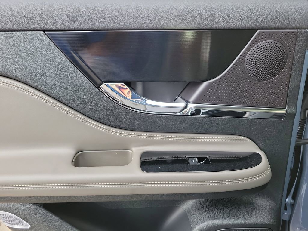 New 2026 Lincoln Corsair Premiere image 14