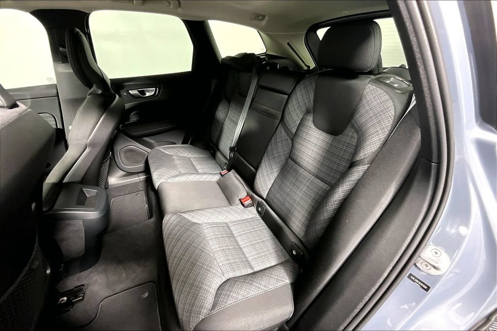 Used 2024 Volvo XC60 B5 Core AWD/4WD image 26