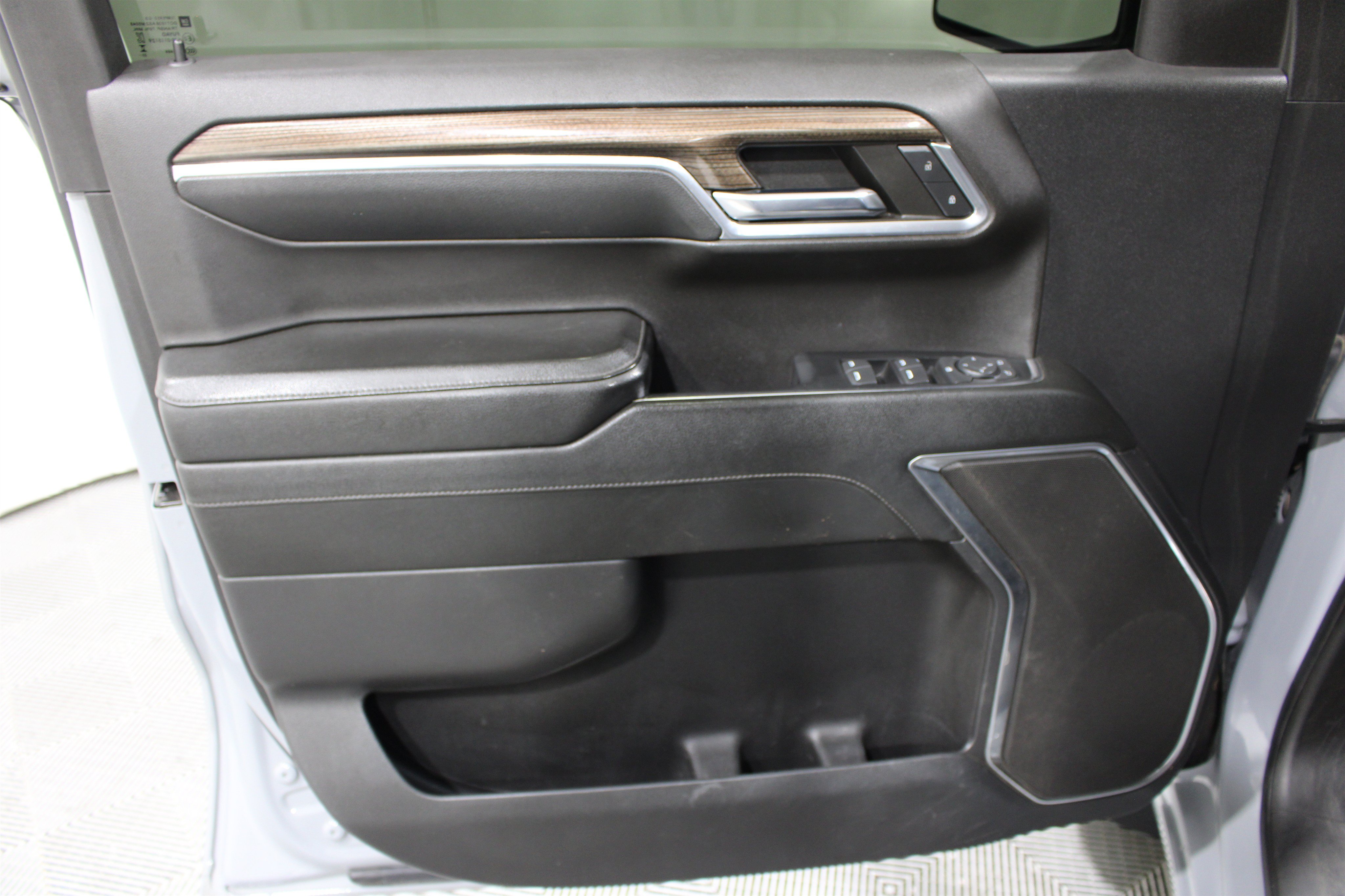 Used 2024 Chevrolet Silverado 1500 RST AWD/4WD image 6