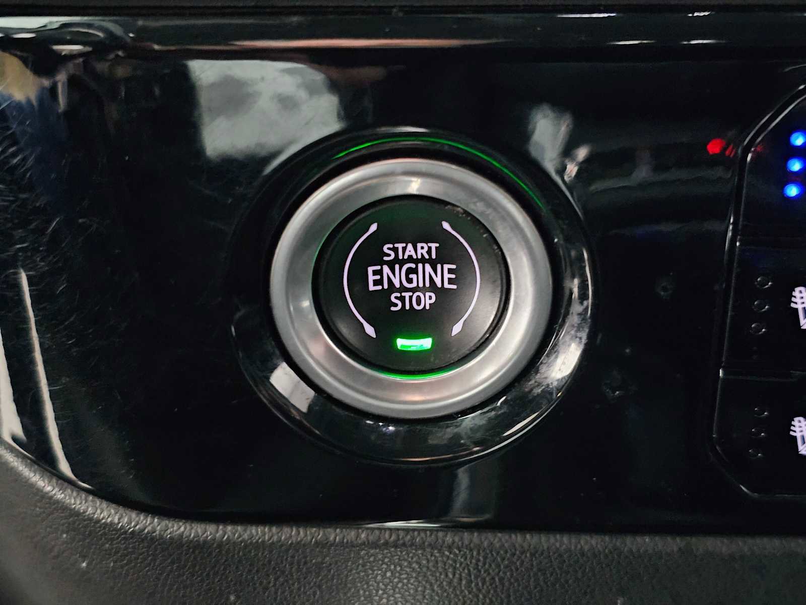 Used 2022 GMC Sierra 1500 SLT w/ SLT Convenience Package image 30