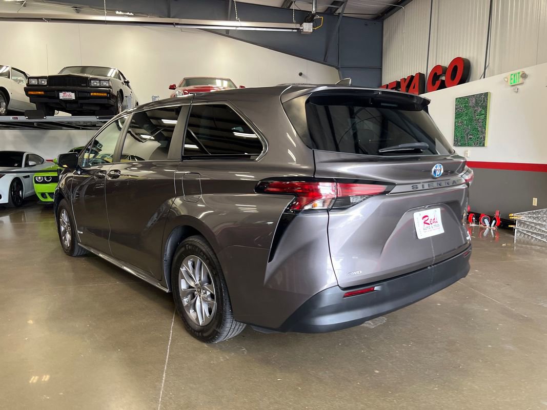 Used 2021 Toyota Sienna LE image 8