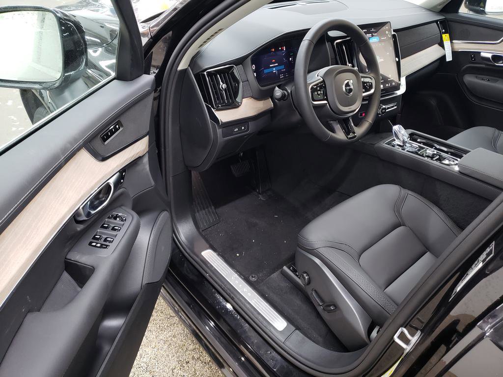 New 2025 Volvo XC90 T8 Core w/ Protection Package Premier AWD/4WD image 6