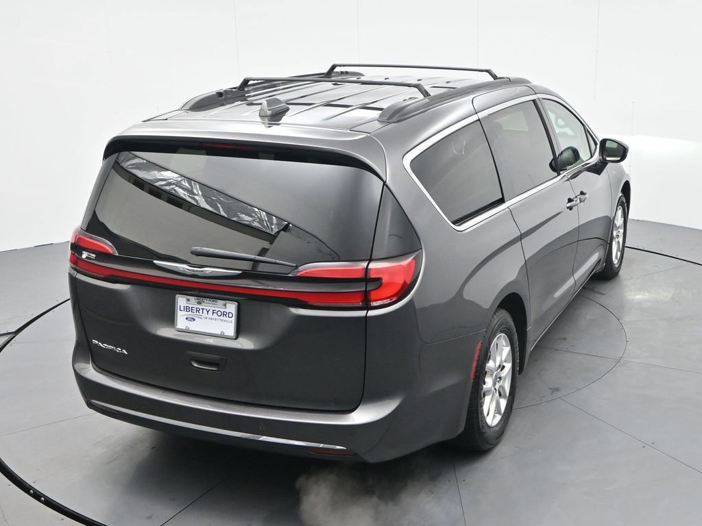 Used 2022 Chrysler Pacifica Touring-L image 32