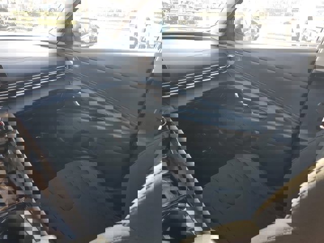 Used 2025 Hyundai Elantra SEL image 14