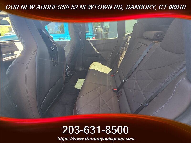 Used 2023 BMW iX xDrive50 w/ Sport Package AWD/4WD image 7