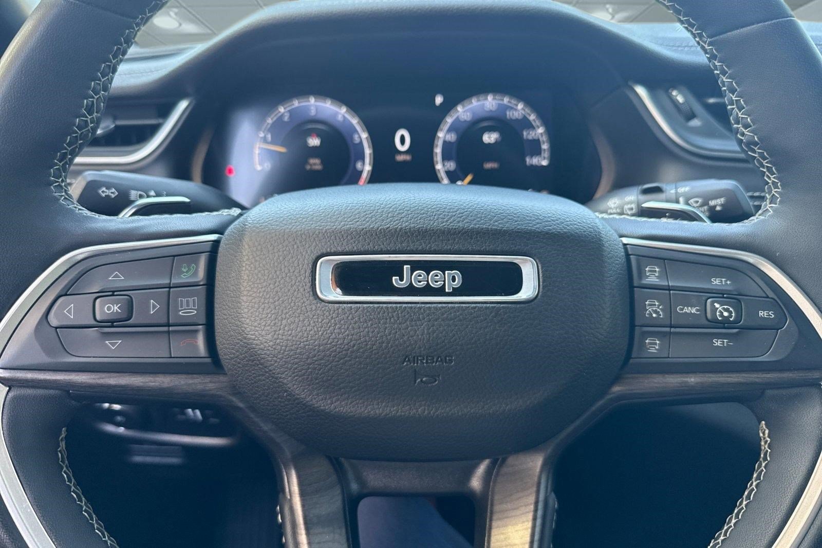 Used 2024 Jeep Grand Cherokee Limited AWD/4WD image 14