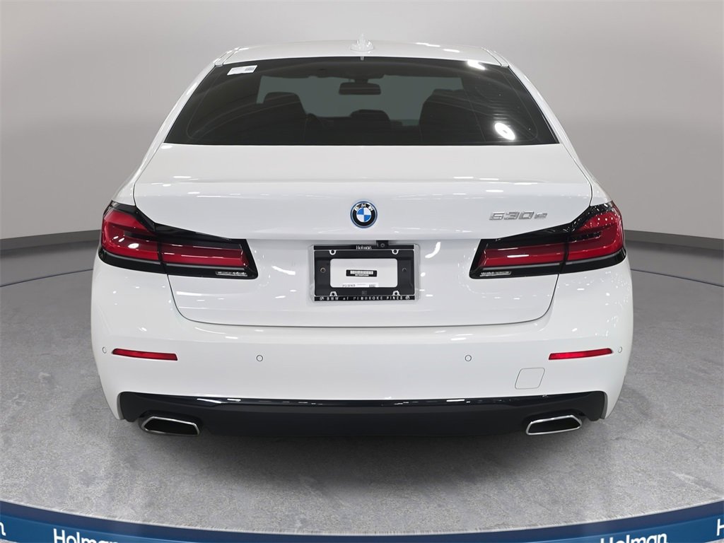 Certified 2023 BMW 530e w/ Premium Package image 6