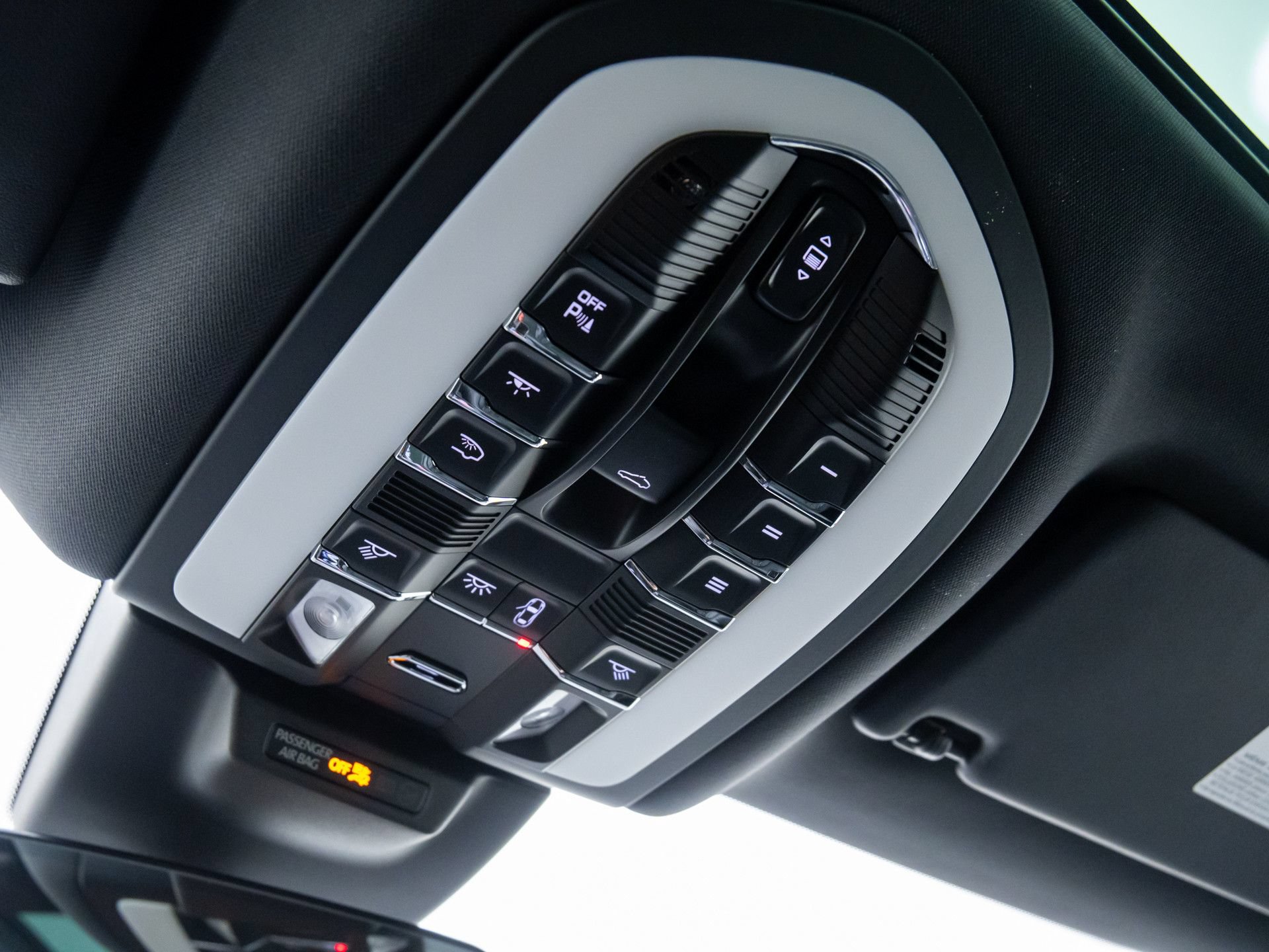 Certified 2026 Porsche Macan AWD/4WD image 31