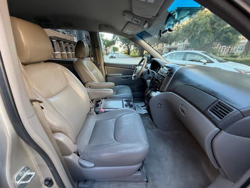 Used 2010 Toyota Sienna LE FWD image 46