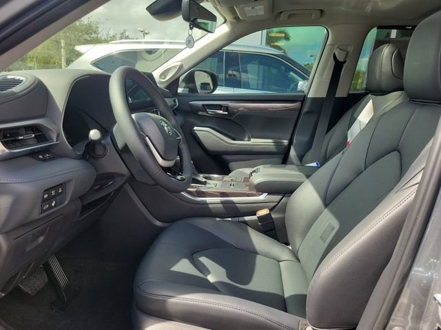 Used 2026 Toyota Highlander Limited image 7