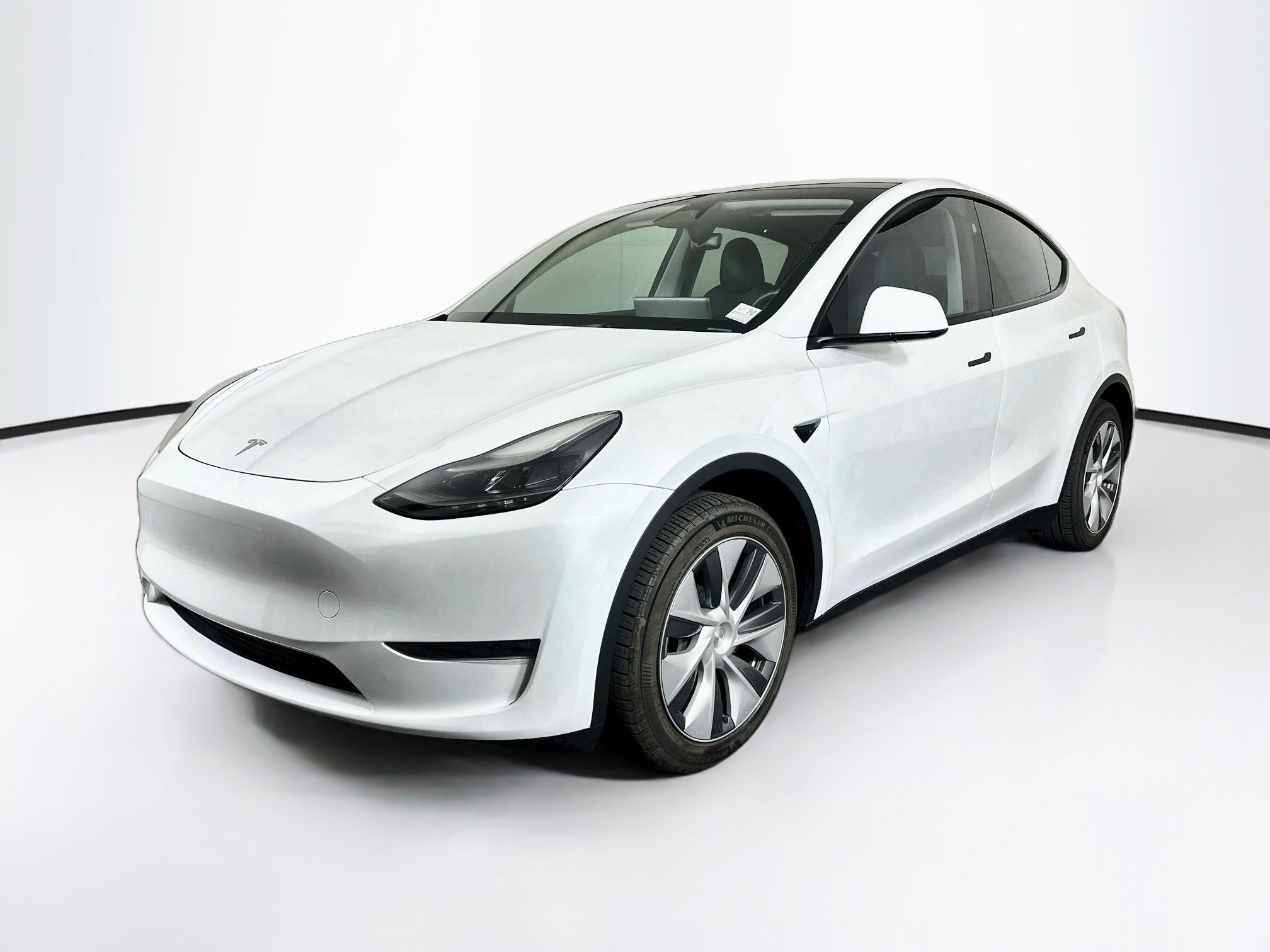Used 2024 Tesla Model Y Long Range AWD/4WD image 3