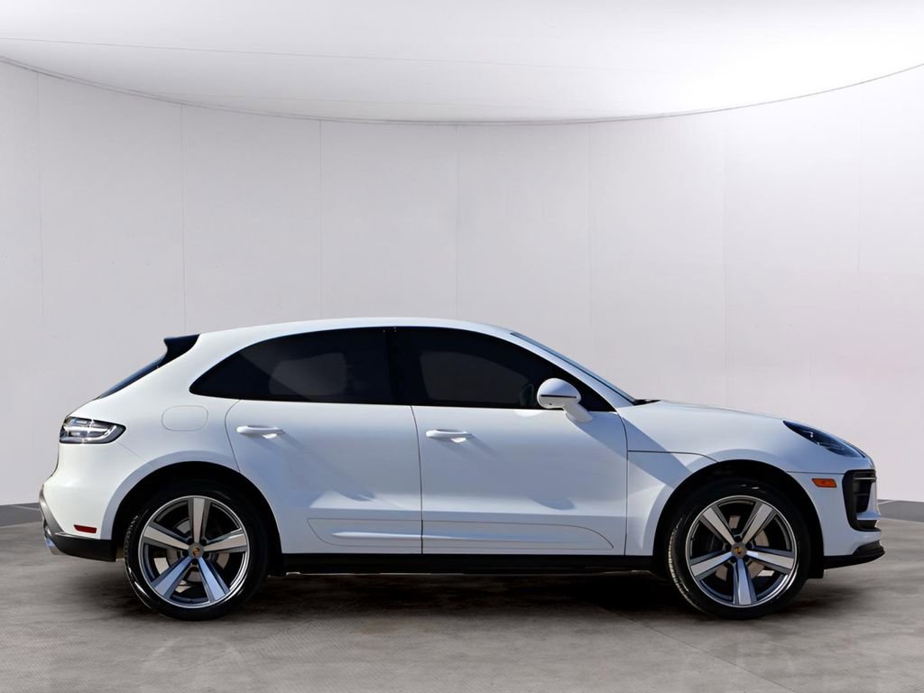 Certified 2024 Porsche Macan image 9