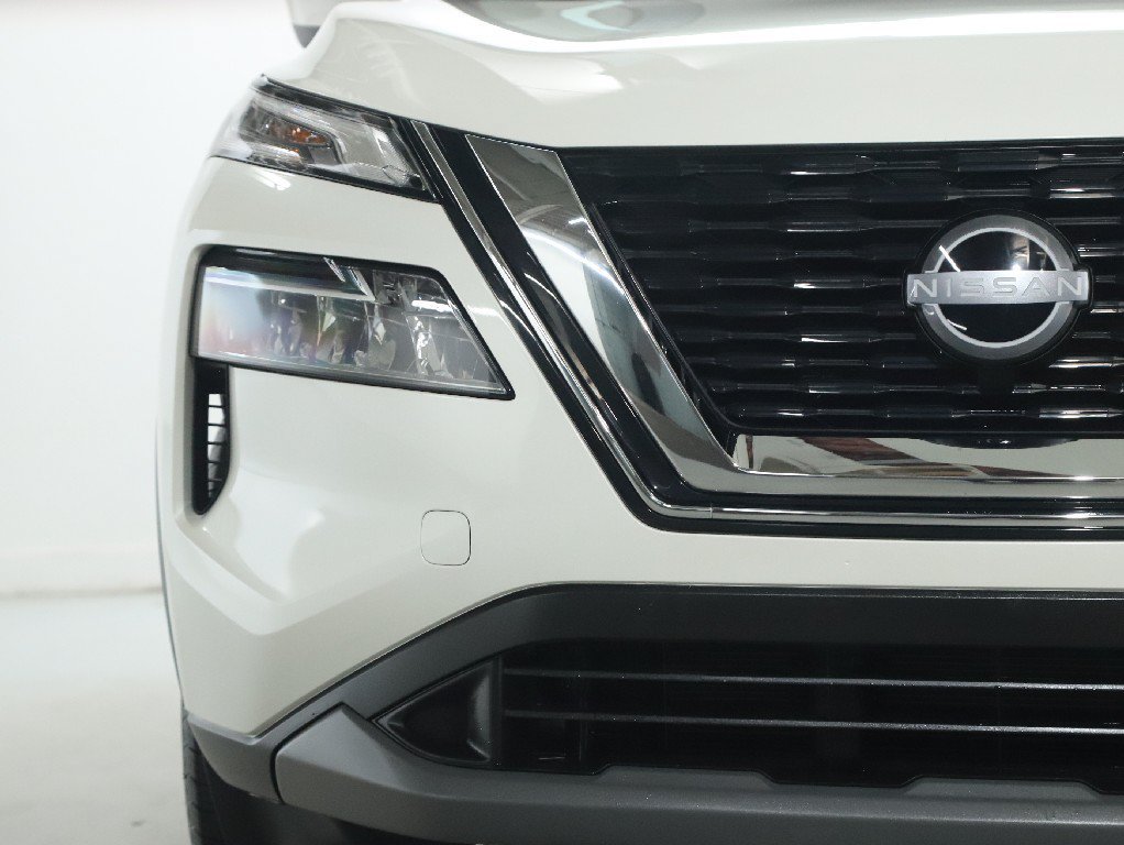 Used 2023 Nissan Rogue SV AWD/4WD image 7