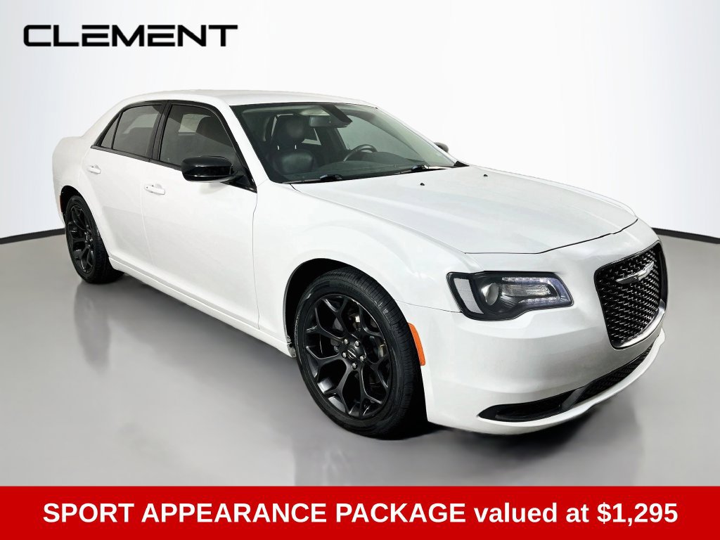 Used 2019 Chrysler 300 Touring w/ Sport Appearance Package RWD image 4