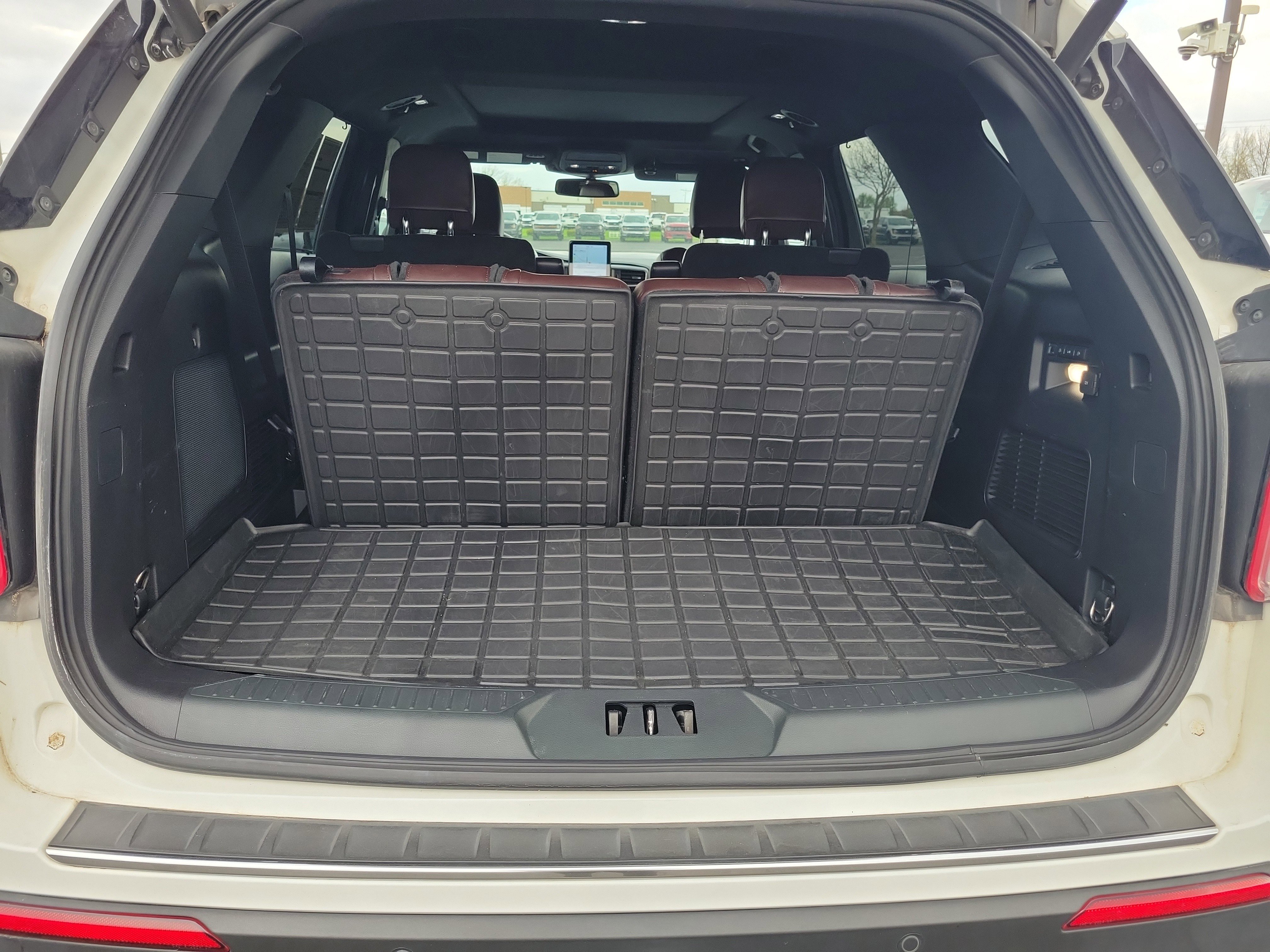 Used 2020 Ford Explorer Platinum w/ Premium Technology Package image 11