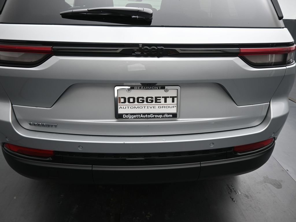 New 2025 Jeep Grand Cherokee Altitude RWD image 10