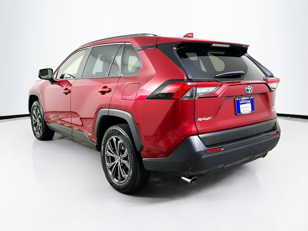Used 2022 Toyota RAV4 XLE Premium AWD/4WD image 6
