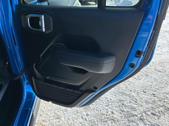 Used 2023 Jeep Wrangler Unlimited AWD/4WD image 27
