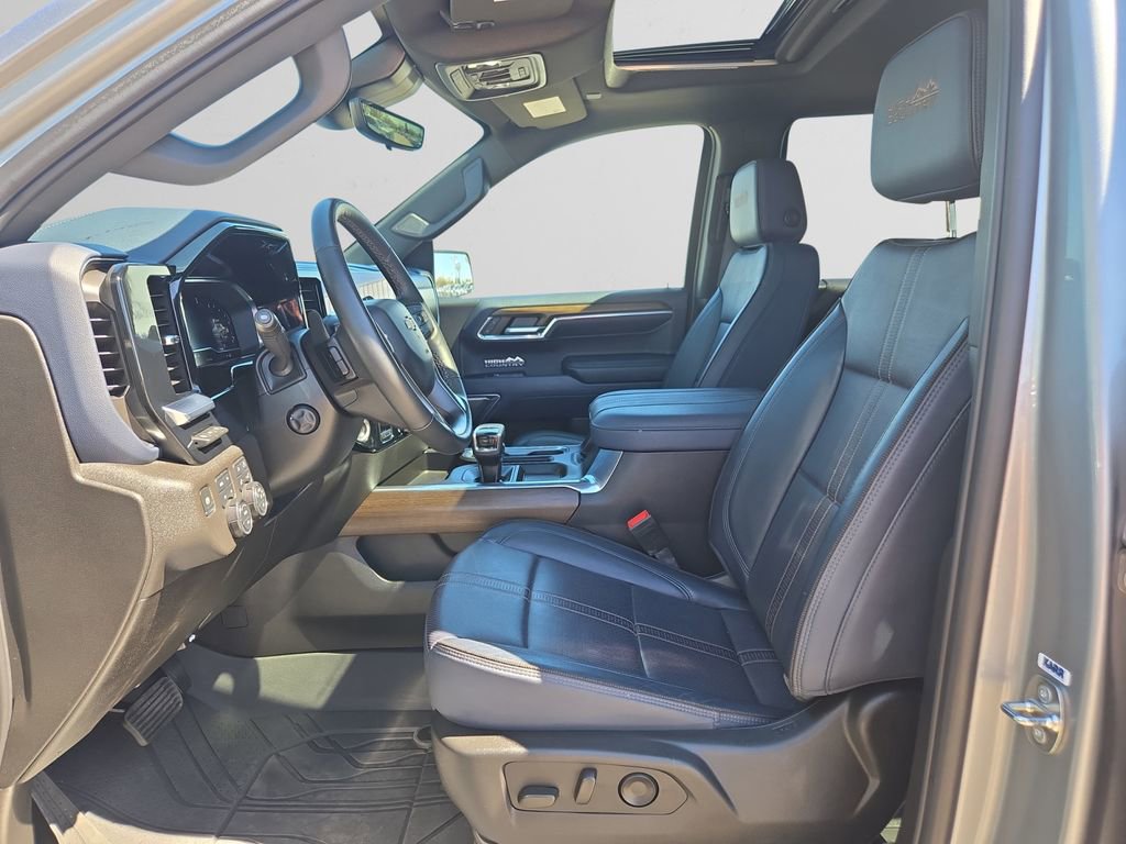 Used 2024 Chevrolet Silverado 1500 High Country w/ High Country Premium Package image 11