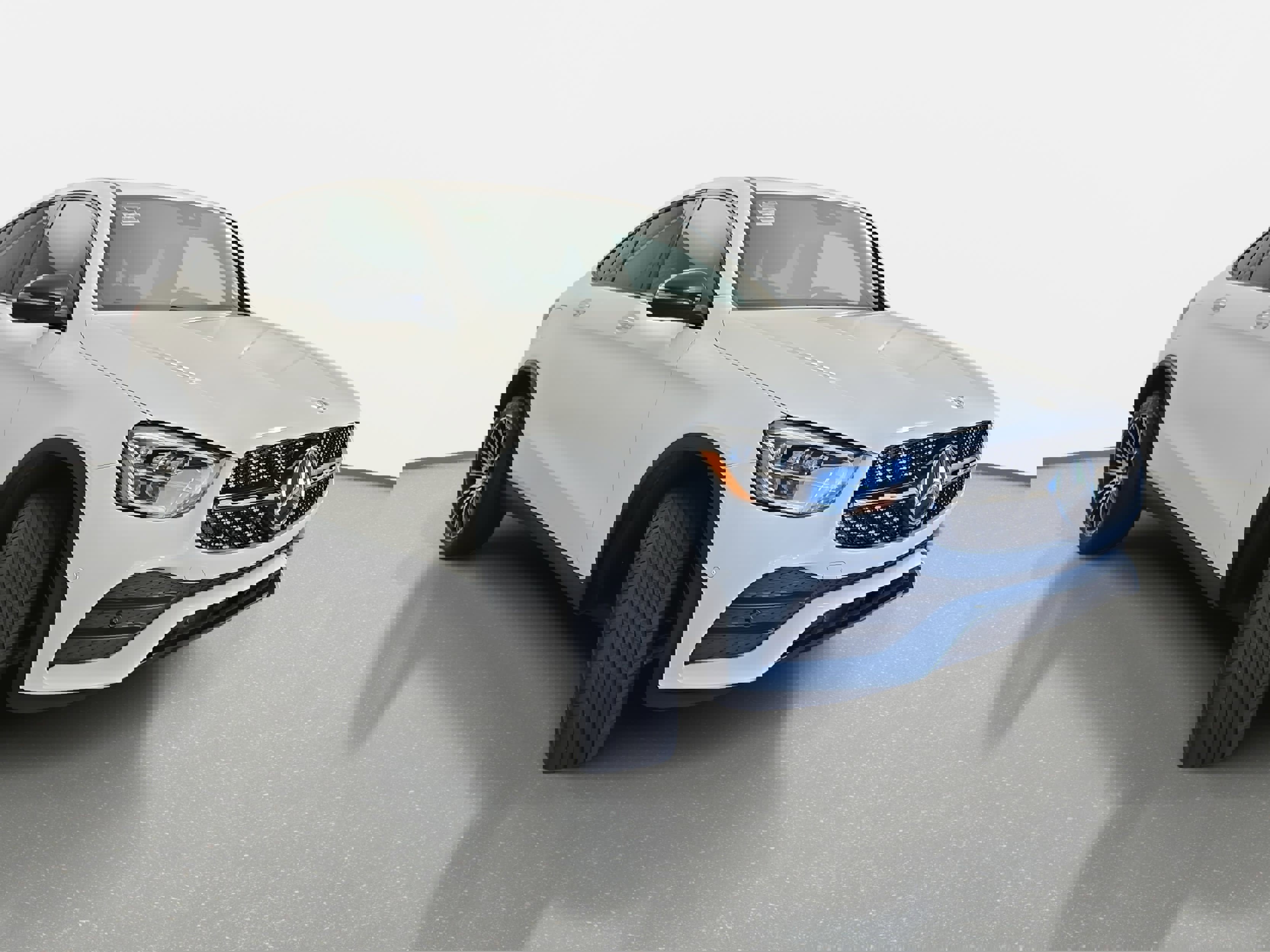 Used 2023 Mercedes-Benz GLC 300 4MATIC Coupe image 3