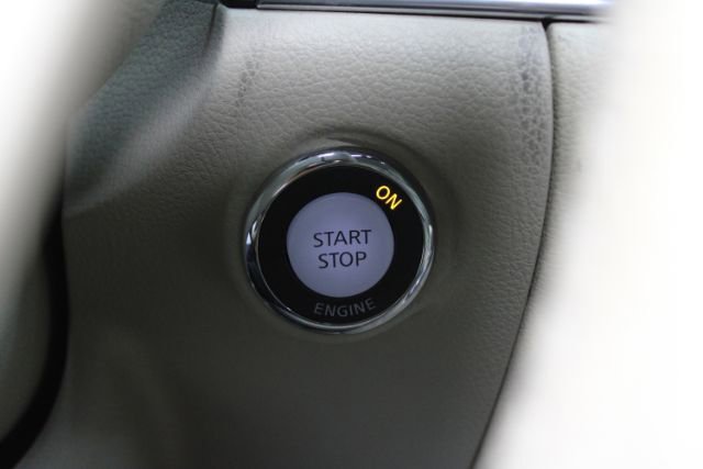 Used 2010 INFINITI M35 w/ Technology Pkg RWD image 11