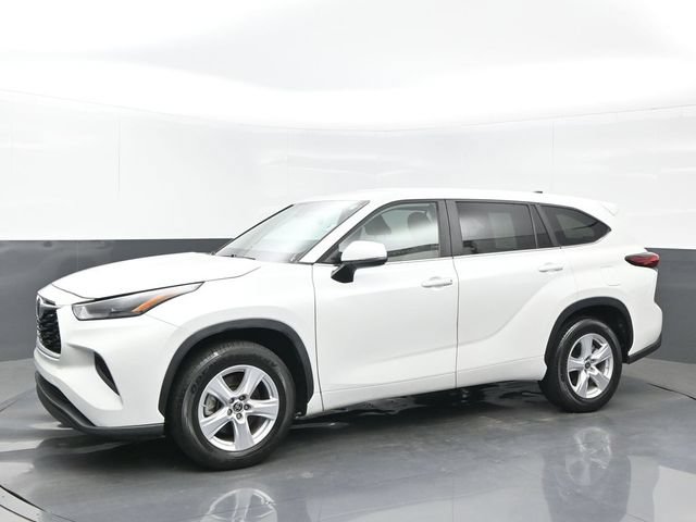 Used 2023 Toyota Highlander L FWD image 2